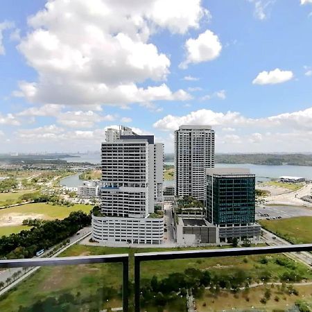 Almas Suites Puteri Harbour Nusajaya  Bagian luar foto