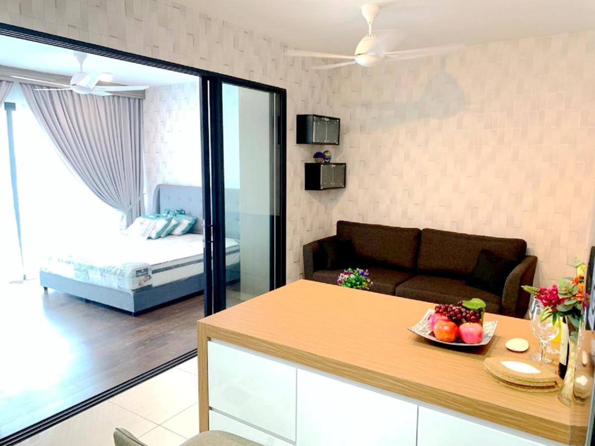 Almas Suites Puteri Harbour Nusajaya  Bagian luar foto