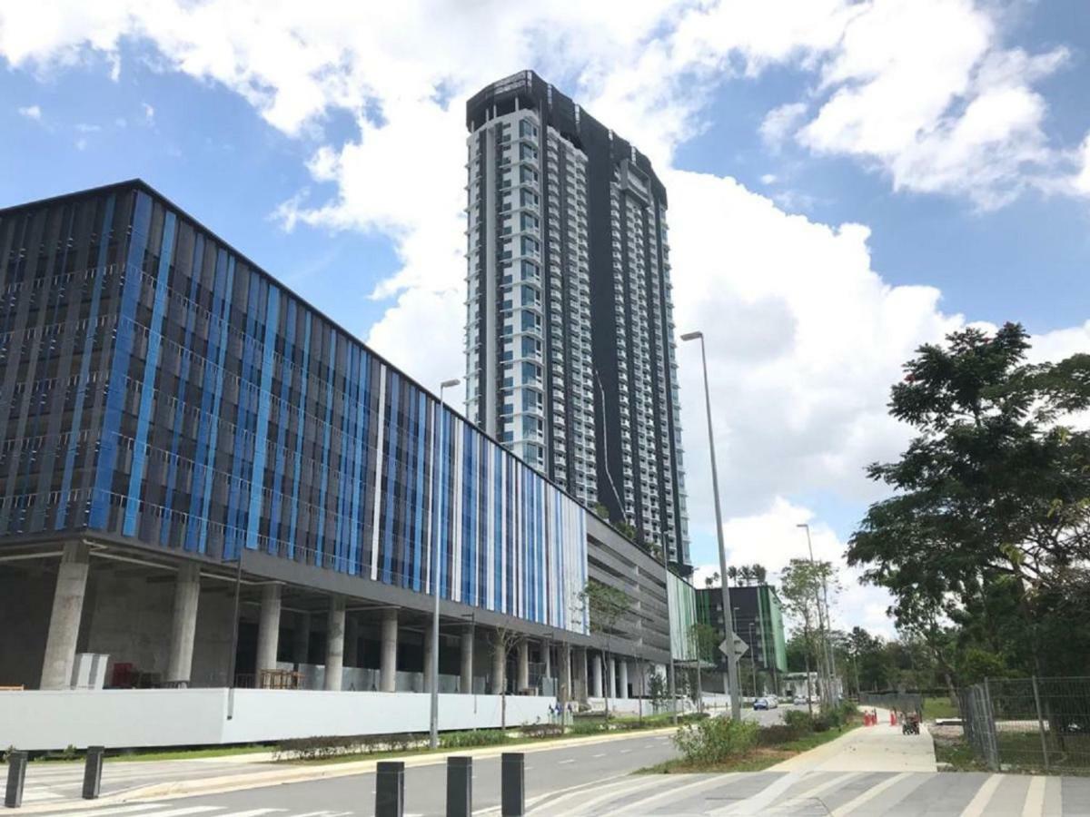 Almas Suites Puteri Harbour Nusajaya  Bagian luar foto