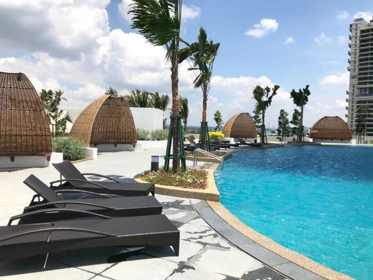 Almas Suites Puteri Harbour Nusajaya  Bagian luar foto