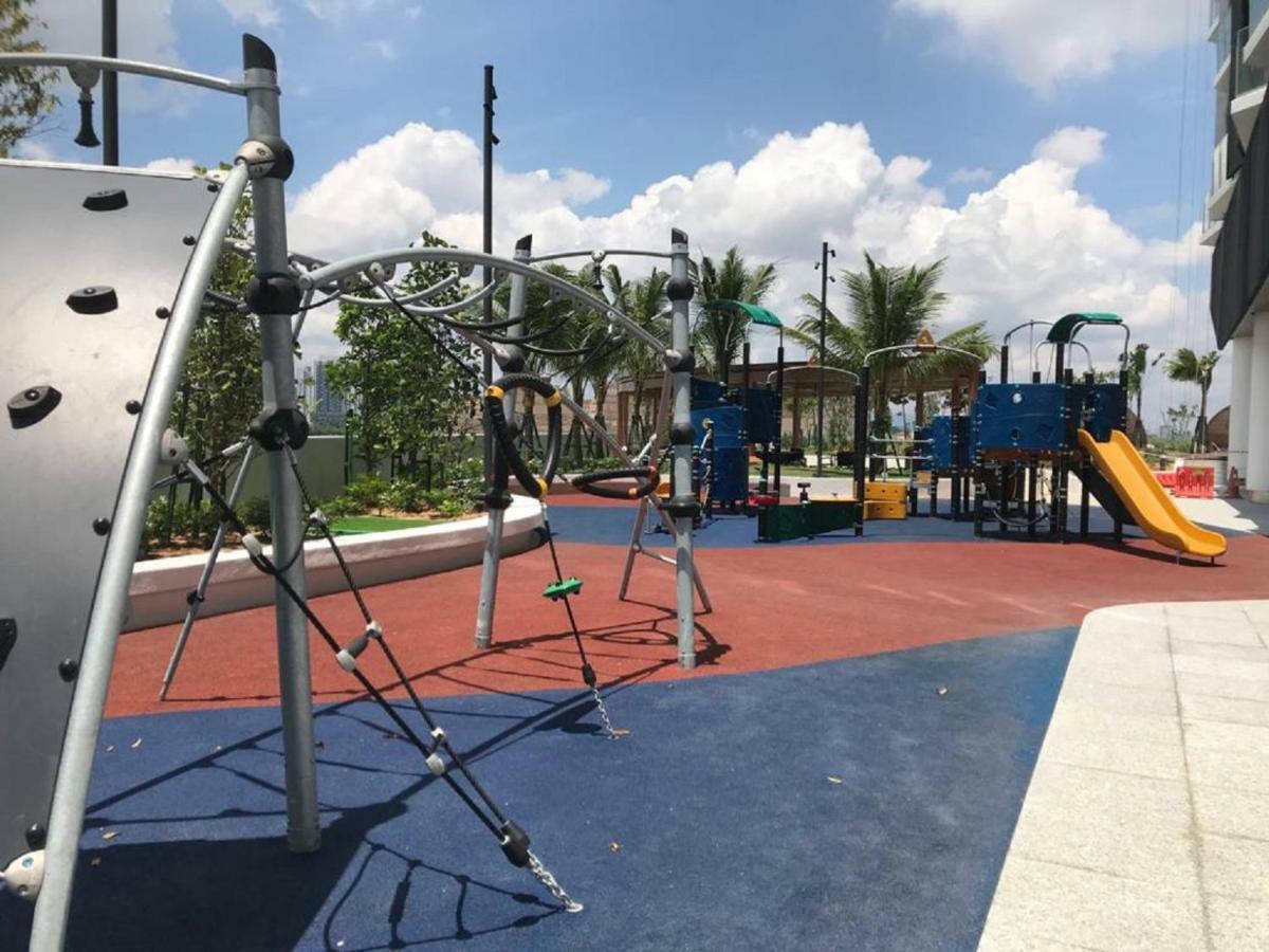 Almas Suites Puteri Harbour Nusajaya  Bagian luar foto