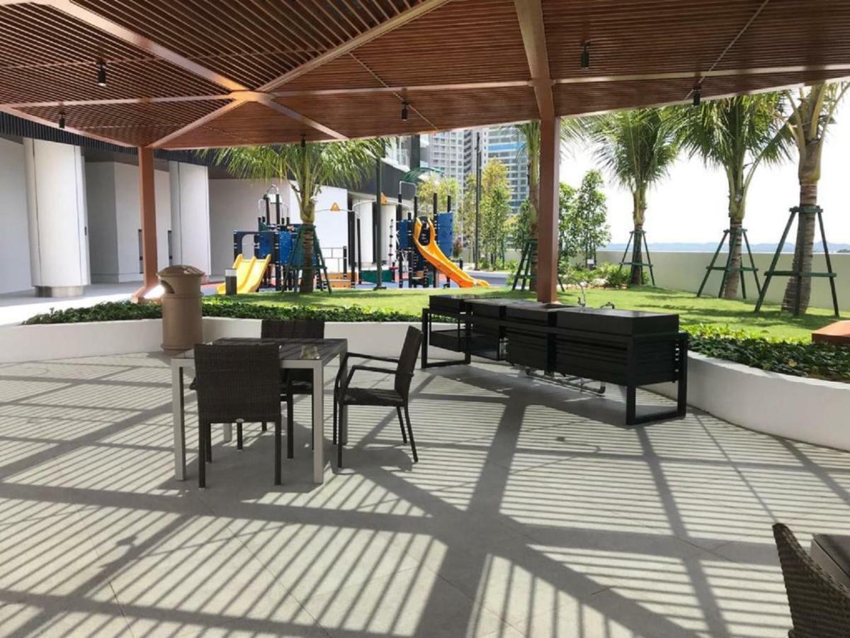 Almas Suites Puteri Harbour Nusajaya  Bagian luar foto