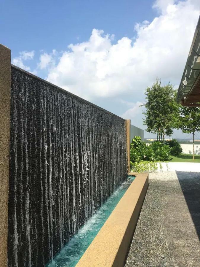 Almas Suites Puteri Harbour Nusajaya  Bagian luar foto